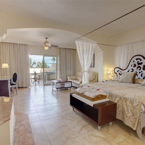 Colonial Jr. Suite Ocean Front